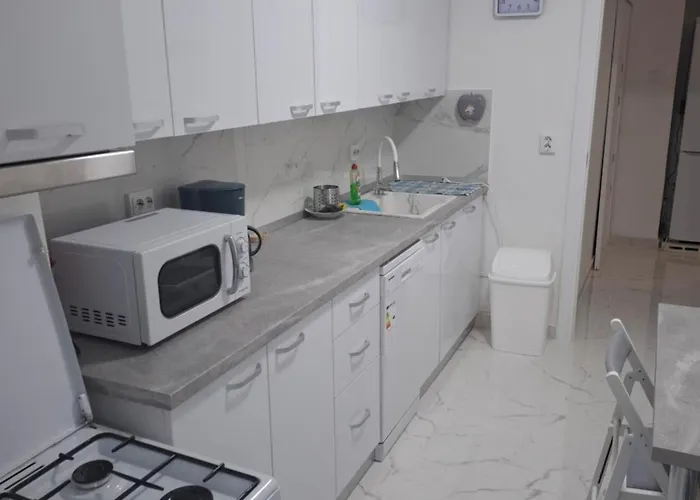 In Piata Victoriei, 3 Rooms, Modernized, Building With Elevator Apartman Bukarest