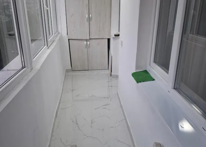 Apartman In Piata Victoriei, 3 Rooms, Modernized, Building With Elevator Bukarest