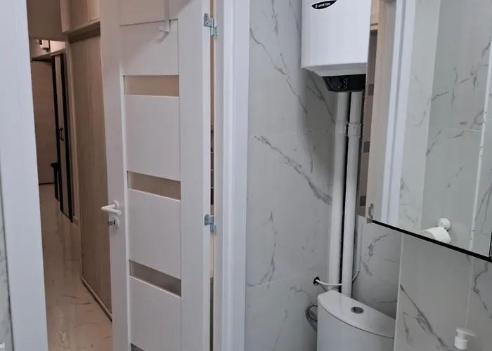 In Piata Victoriei, 3 Rooms, Modernized, Building With Elevator