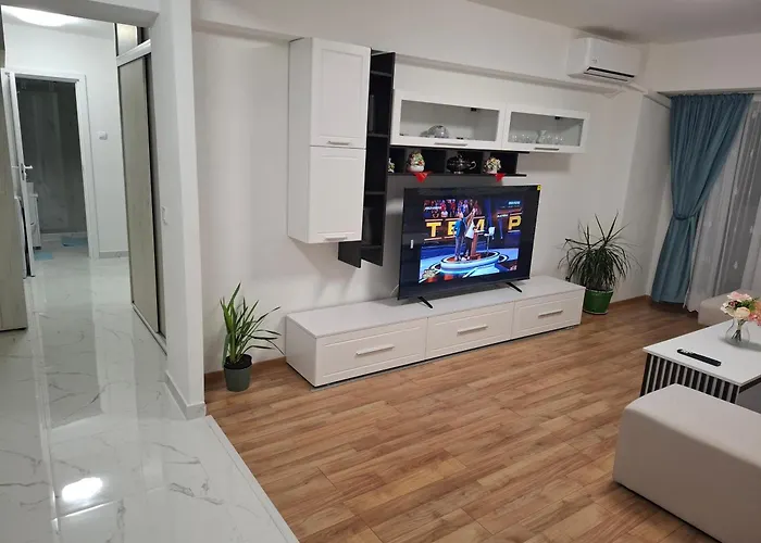 In Piata Victoriei, 3 Rooms, Modernized, Building With Elevator *