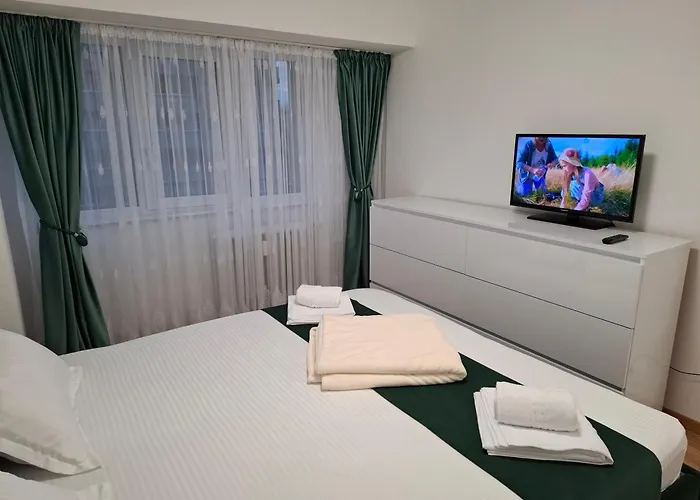 Apartman In Piata Victoriei, 3 Rooms, Modernized, Building With Elevator Bukarest