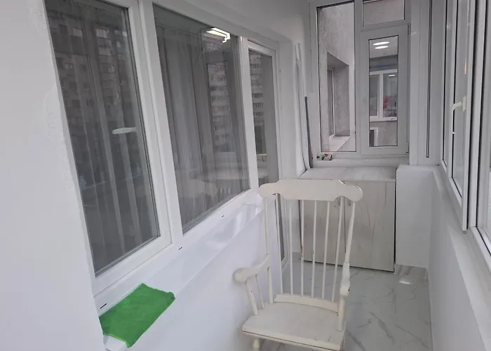 Apartman In Piata Victoriei, 3 Rooms, Modernized, Building With Elevator