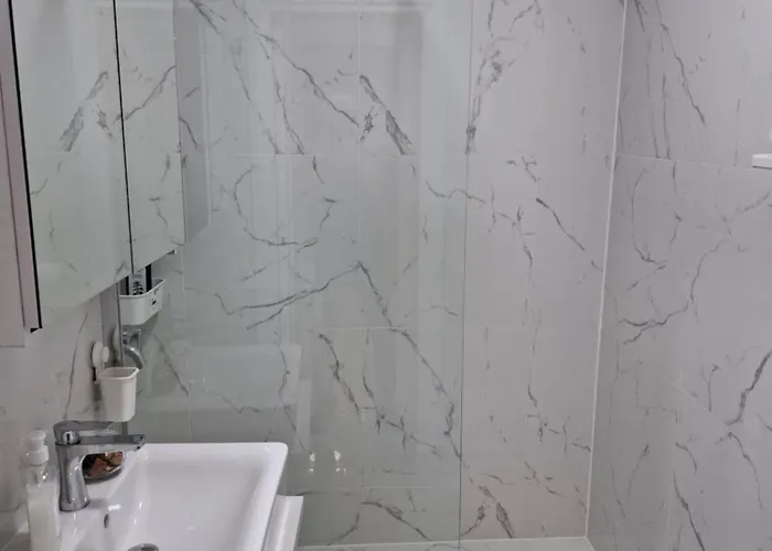 Apartman In Piata Victoriei, 3 Rooms, Modernized, Building With Elevator Bukarest