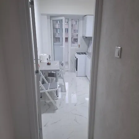 In Piata Victoriei, 3 Rooms, Modernized, Building With Elevator