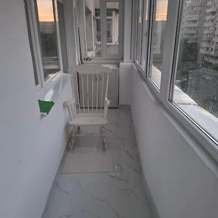 In Piata Victoriei, 3 Rooms, Modernized, Building With Elevator Apartment