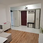 شقة In Piata Victoriei, 3 Rooms, Modernized, Building With Elevator بوخارست