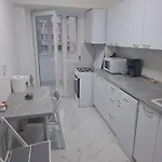 In Piata Victoriei, 3 Rooms, Modernized, Building With Elevator شقة