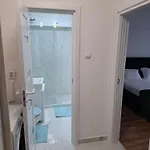 In Piata Victoriei, 3 Rooms, Modernized, Building With Elevator بوخارست
