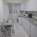 In Piata Victoriei, 3 Rooms, Modernized, Building With Elevator *