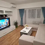 شقة In Piata Victoriei, 3 Rooms, Modernized, Building With Elevator