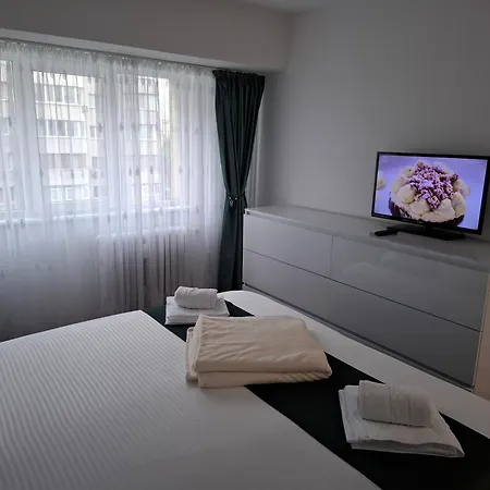 アパート In Piata Victoriei, 3 Rooms, Modernized, Building With Elevator