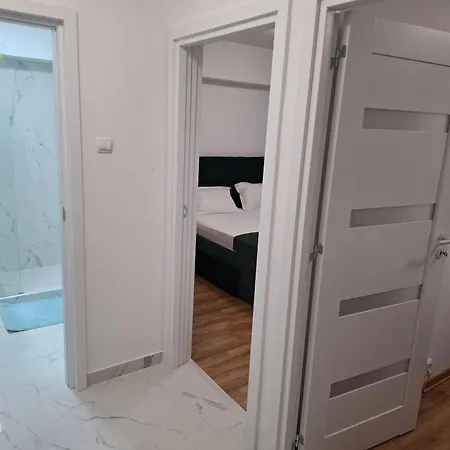 アパート In Piata Victoriei, 3 Rooms, Modernized, Building With Elevator ブカレスト