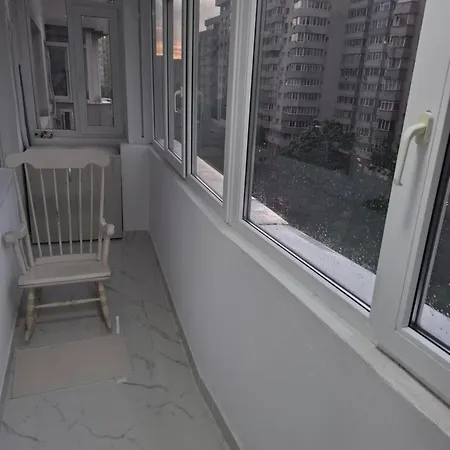 In Piata Victoriei, 3 Rooms, Modernized, Building With Elevator Апартаменты *
