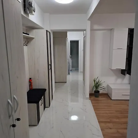 In Piata Victoriei, 3 Rooms, Modernized, Building With Elevator Appartamento Bucarest