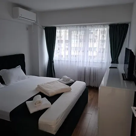 In Piata Victoriei, 3 Rooms, Modernized, Building With Elevator Бухарест