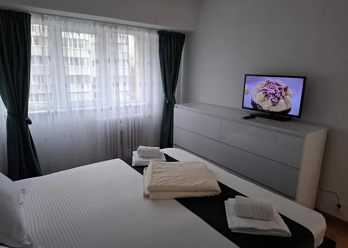 Apartment In Piata Victoriei, 3 Rooms, Modernized, Building With Elevator