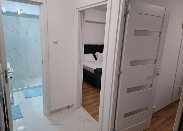 Apartment In Piata Victoriei, 3 Rooms, Modernized, Building With Elevator Bucharest