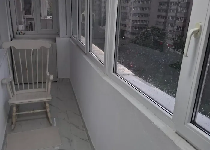 In Piata Victoriei, 3 Rooms, Modernized, Building With Elevator شقة *