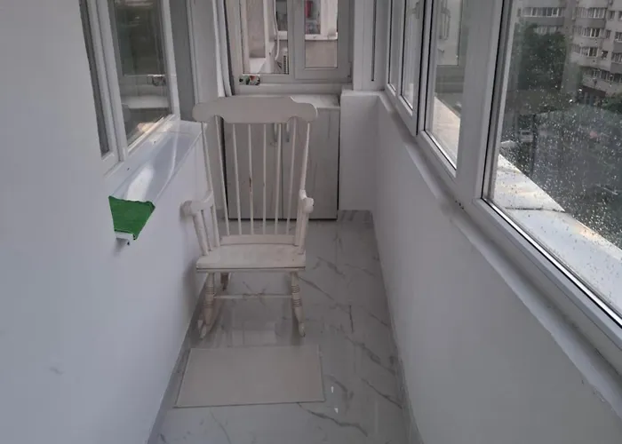 In Piata Victoriei, 3 Rooms, Modernized, Building With Elevator Apartment