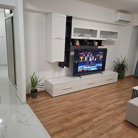 In Piata Victoriei, 3 Rooms, Modernized, Building With Elevator *