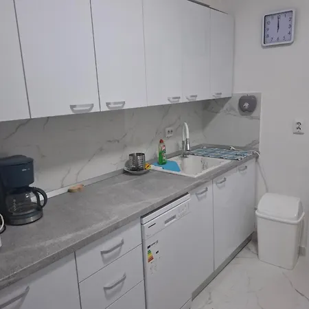 In Piata Victoriei, 3 Rooms, Modernized, Building With Elevator Lejlighed