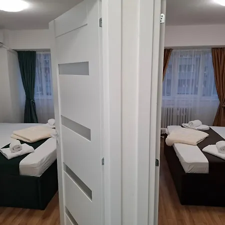 In Piata Victoriei, 3 Rooms, Modernized, Building With Elevator *