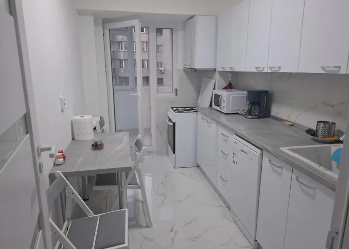 In Piata Victoriei, 3 Rooms, Modernized, Building With Elevator *