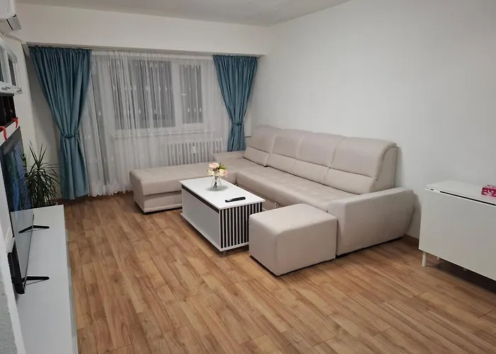 In Piata Victoriei, 3 Rooms, Modernized, Building With Elevator